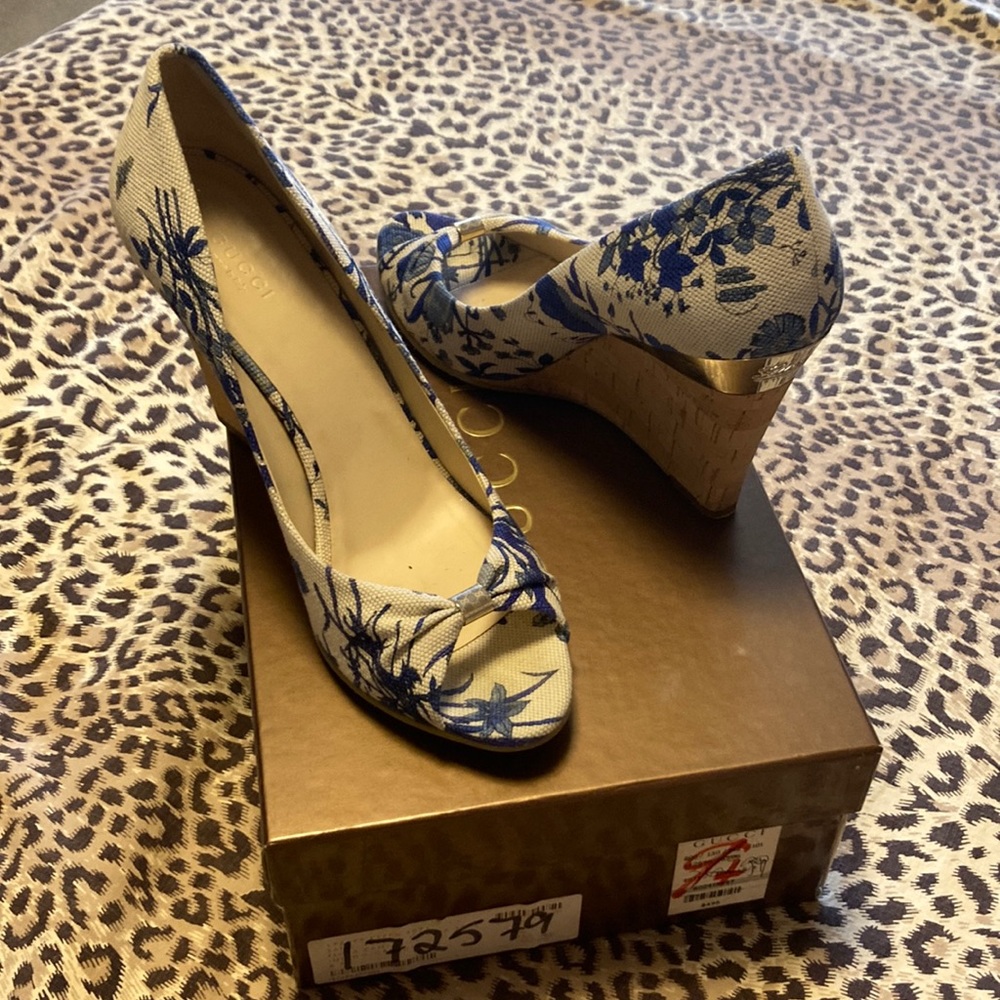 Gucci Flora Canvas wedges